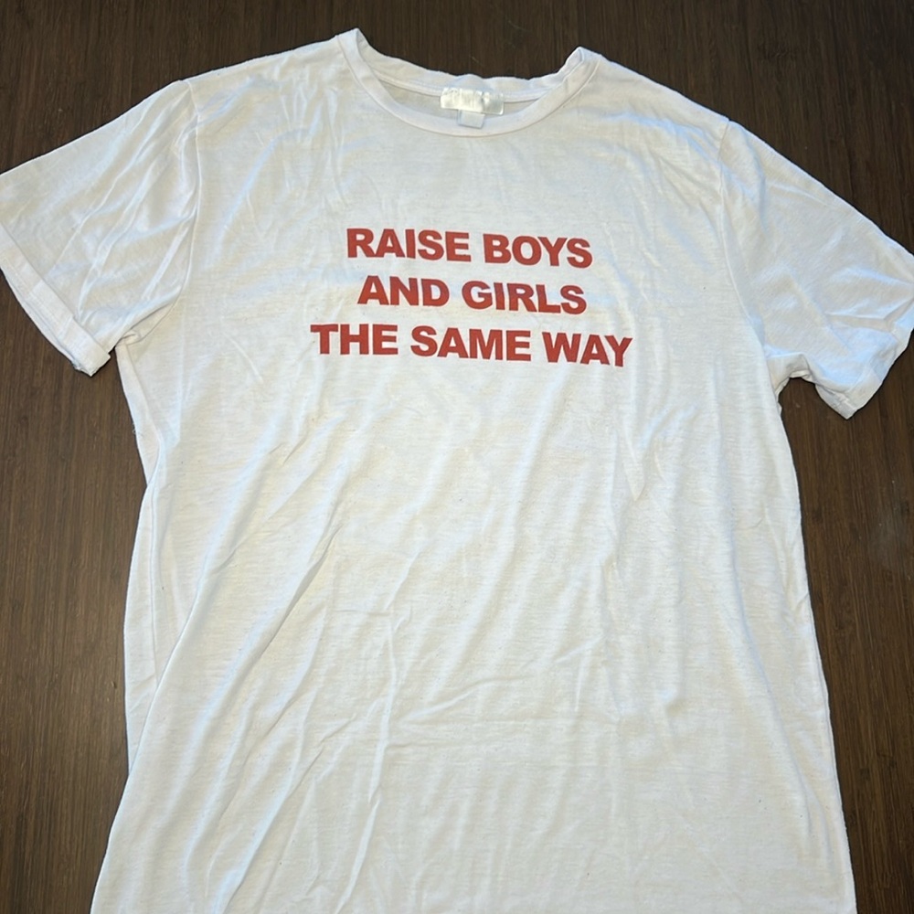 White T-Shirt w/Text Graphic